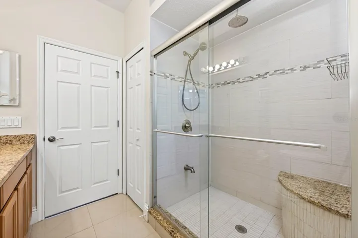 Primary en-suite bath.