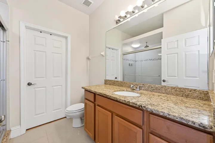 Primary en-suite bath.