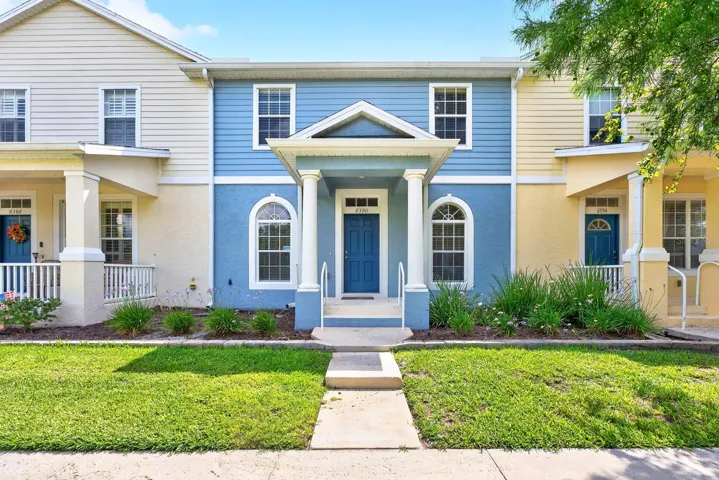 mmaculately maintained from top to bottom, including a NEWER A/C (2023), this 4-bedroom, 2.5-bath townhome in the desirable Southbridge Village community delivers the ideal blend of style and location in the heart of Windermere!