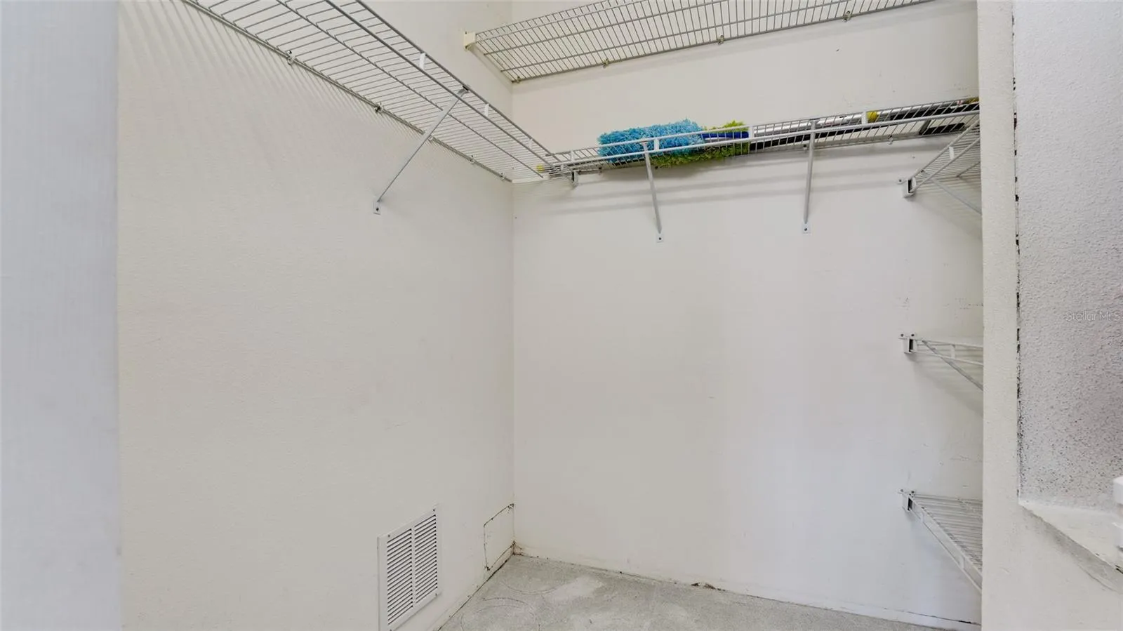 LARGE WALK IN CLOSET