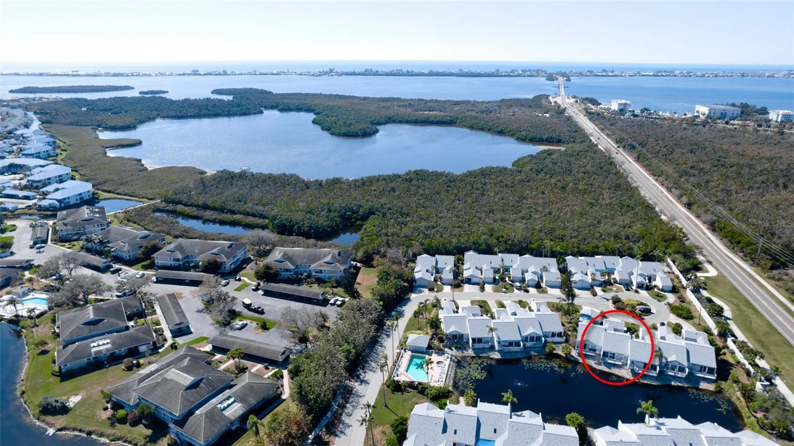 GREAT LOCATION NEAR THE BEACHES