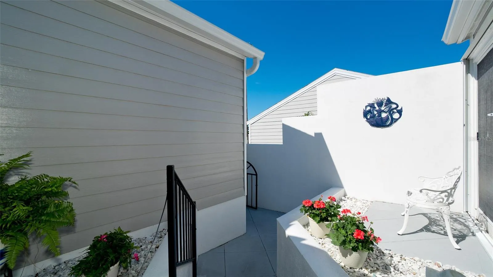 PRIVATE COURTYARD ENTRY