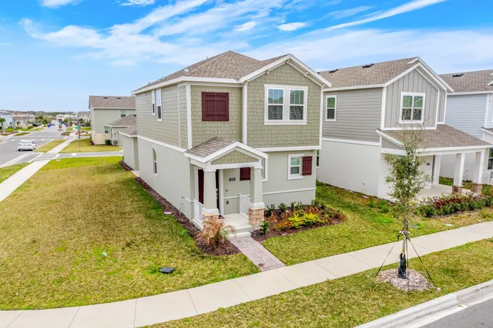 Welcome to MODERN ELEGANCE in the highly sought-after Tohoqua community of Kissimmee!