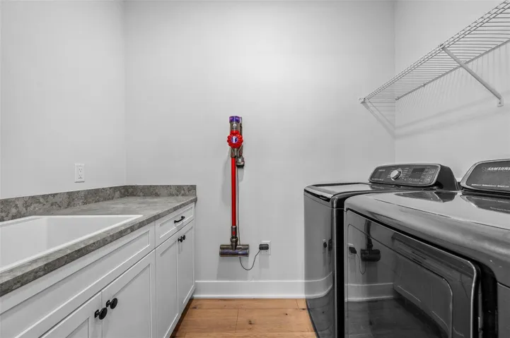 Laundry room w/sink, counter, cabs