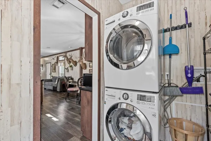 LAUNDRY ROOM/MUD ROOM