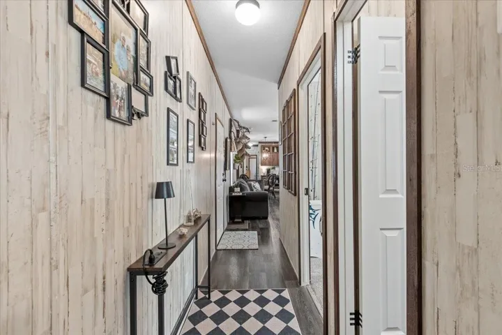 HALLWAY SPLIT FLOORPLAN