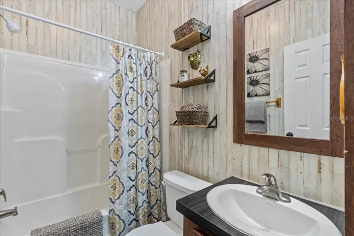 GUEST BATH SHOWER/TUB