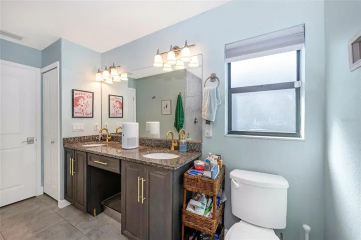 BATHROOM 2