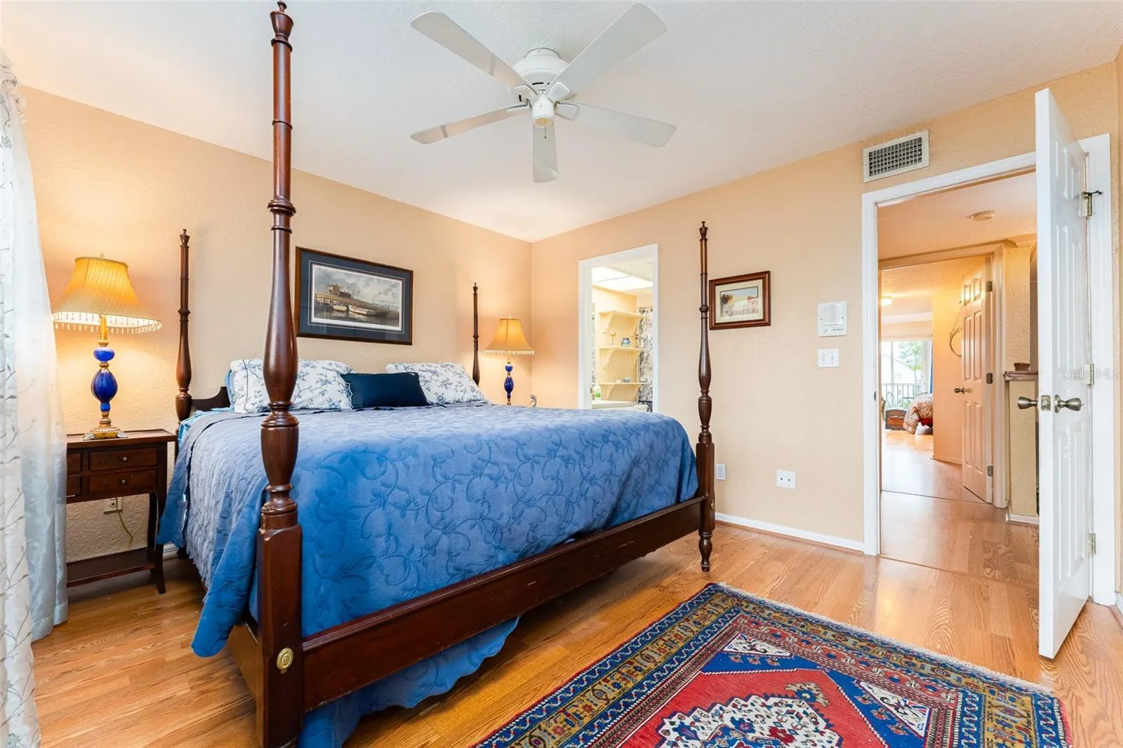Office space in 2nd bedroom