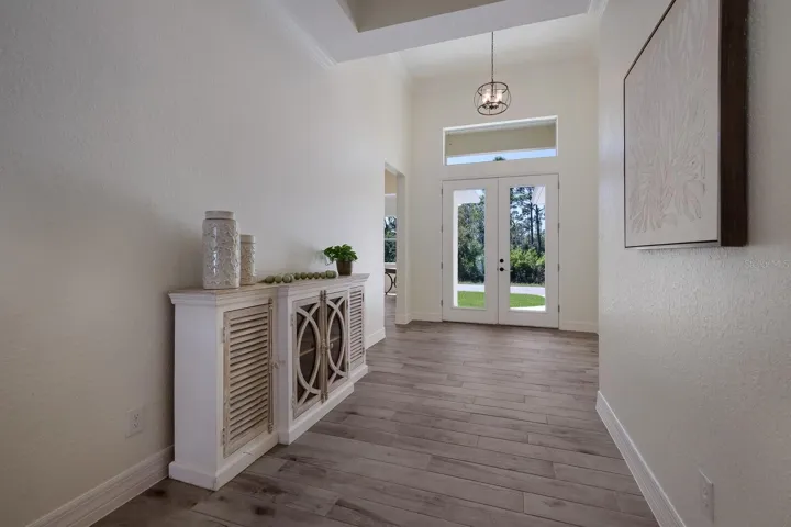 Incredible Foyer & Entrance