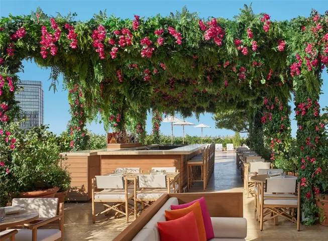 Edition Pool Bar