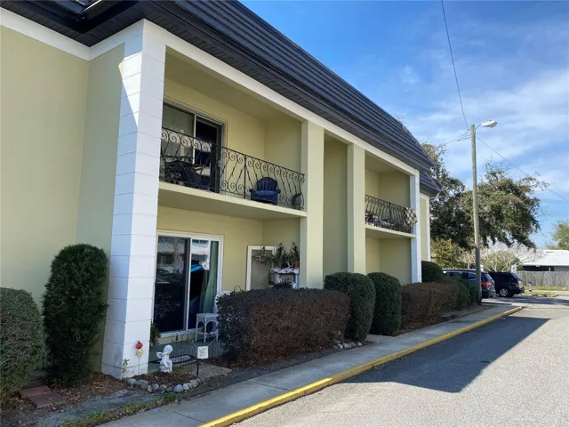 Front Entrance with Balcony