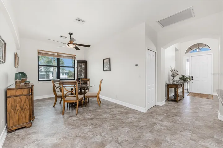 This space could accommodate a much larger dining set, should you so desire!