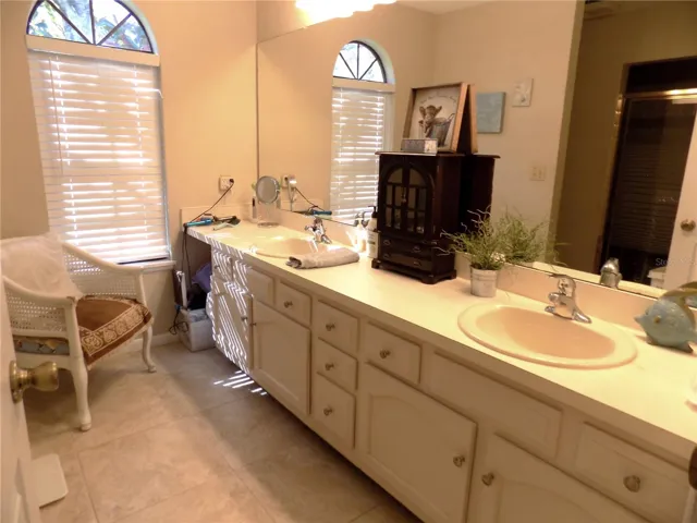 Primary bath with dual sink vanity