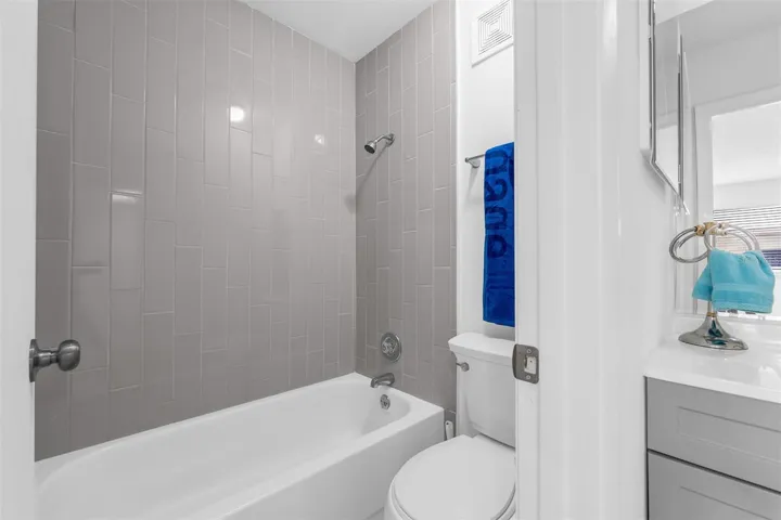 2nd Floor  Full bath
