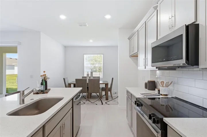 Kitchen / Dining Area
