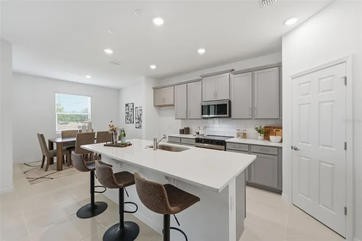 Kitchen / Dining Area