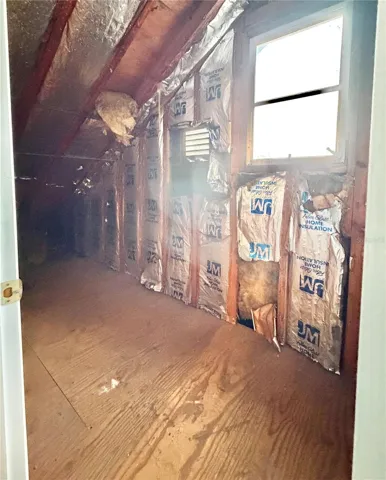 Attic Space 3 - great storage