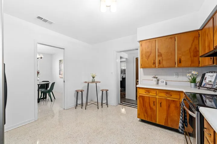 Very spacious kitchen with eat-in area and walk-in pantry!