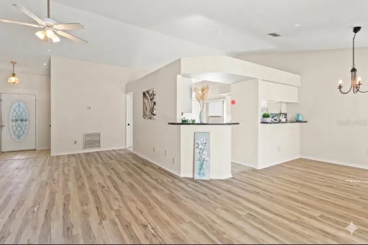 :icing room to the left and dining room to the right