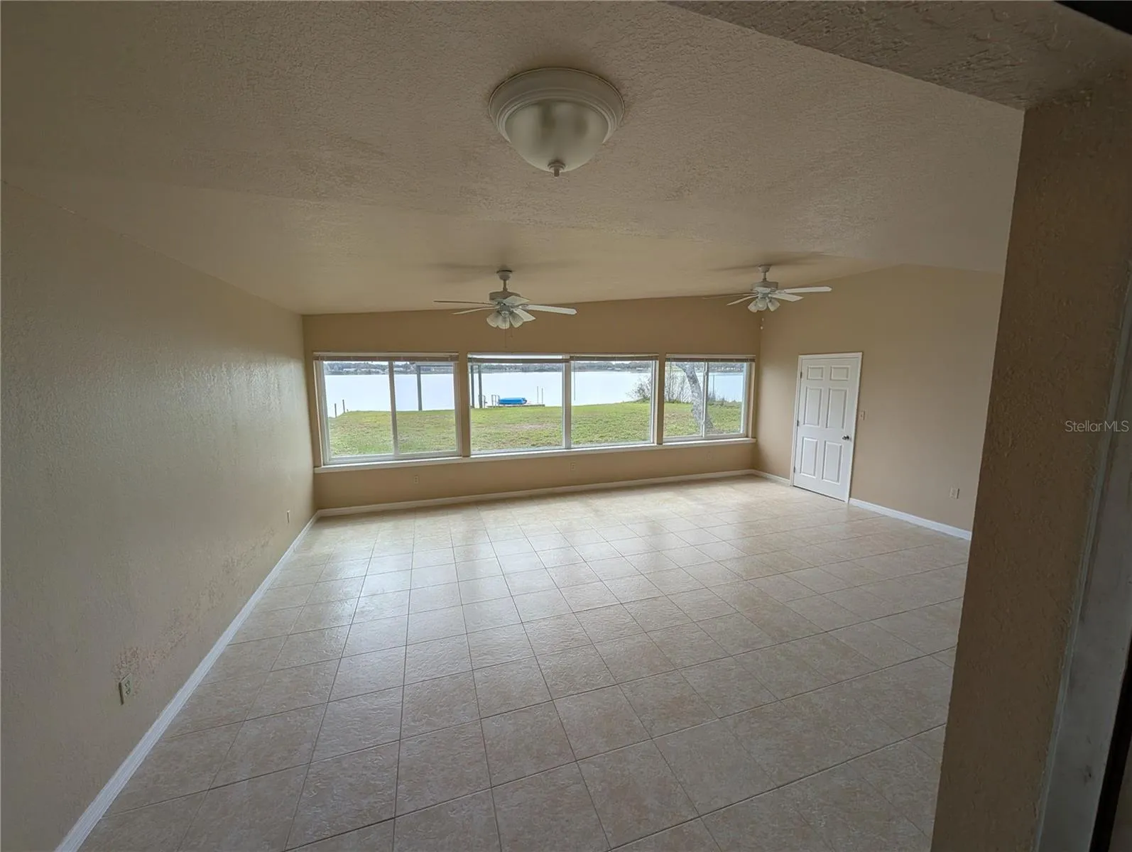 Family Room S. Dock / Private Ski Lake View