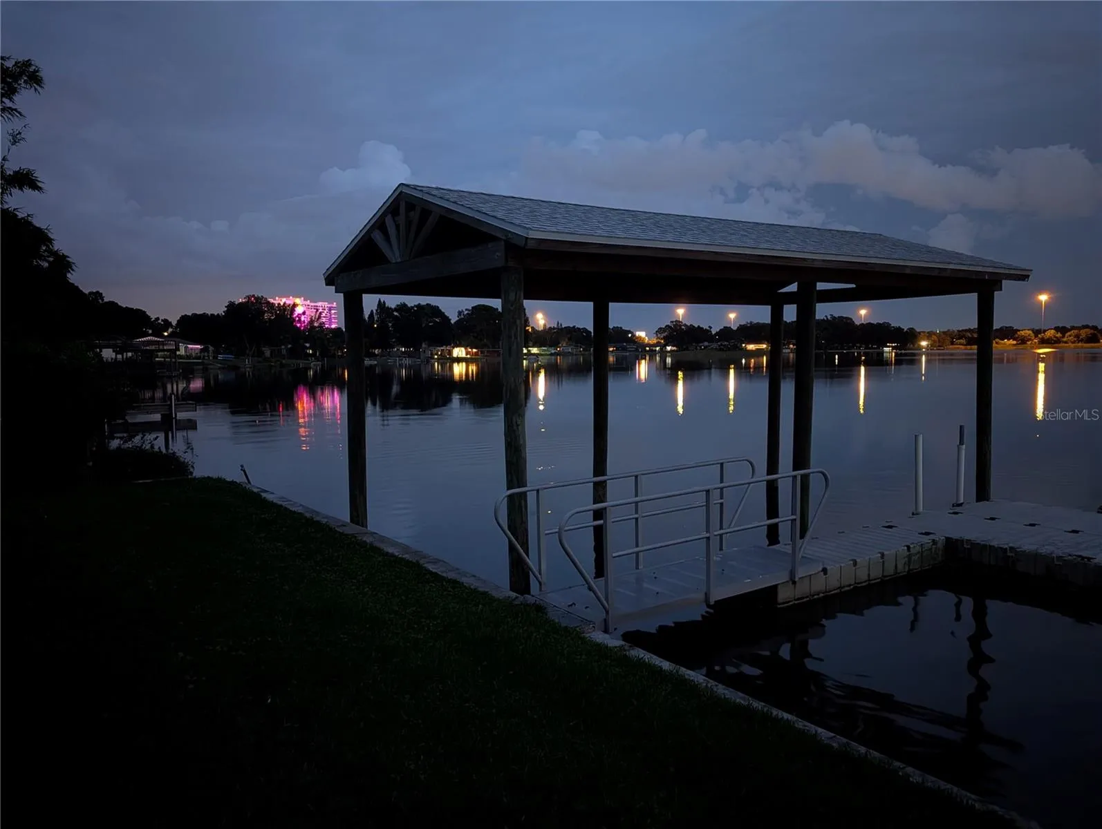 Night View Boat House / Hard Rock Hotel
