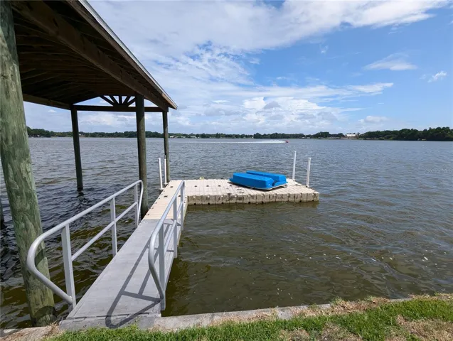 Private Ski Lake / Floating Dock / Boat House