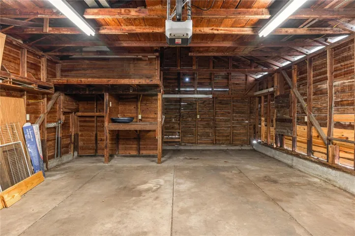 2 CAR GARAGE