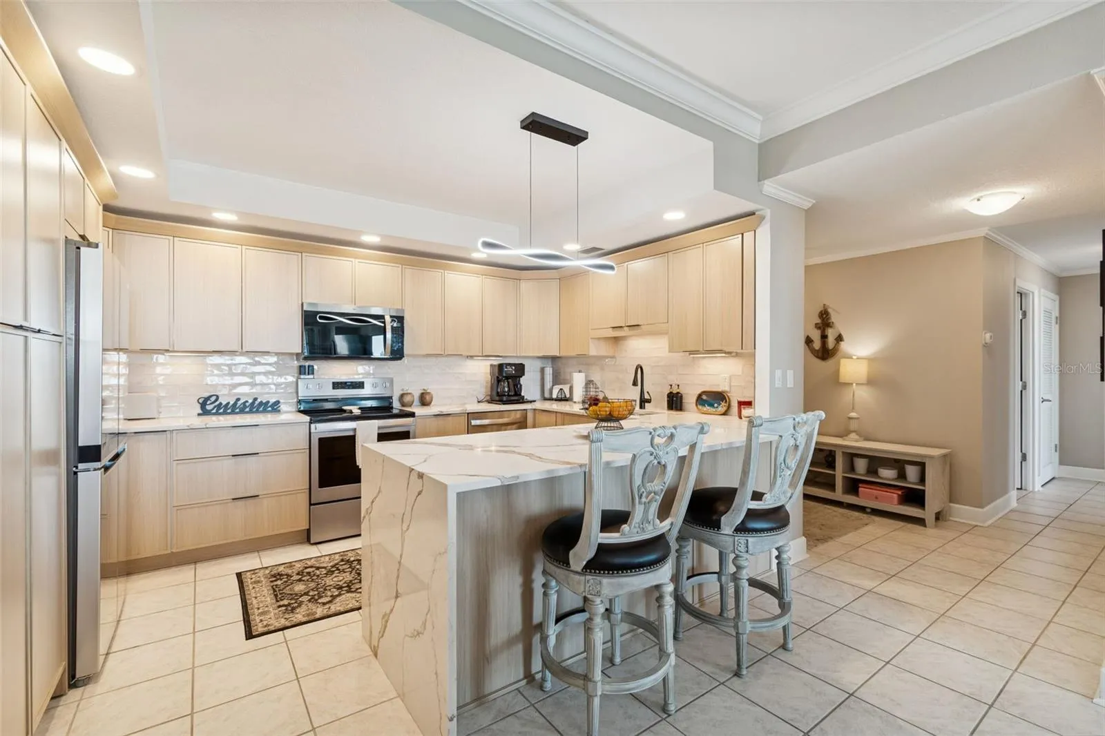 Gorgeous Remodeled Kitchen with additional Eating Area!