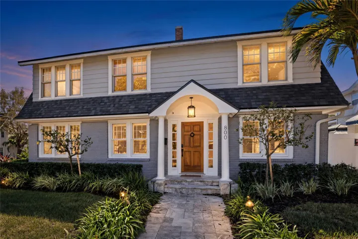 Welcome to Crescent Lake, one of St. Petersburg’s most beloved neighborhoods, where historic charm, tree-lined streets, and downtown energy come together.