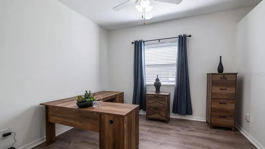 Large Office/Den/Study or Hobby Room