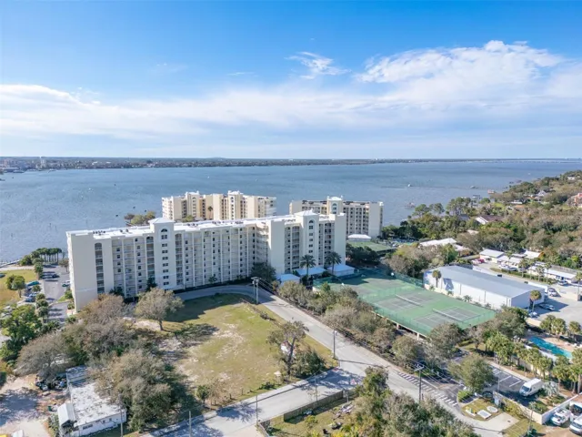 Island Pointe