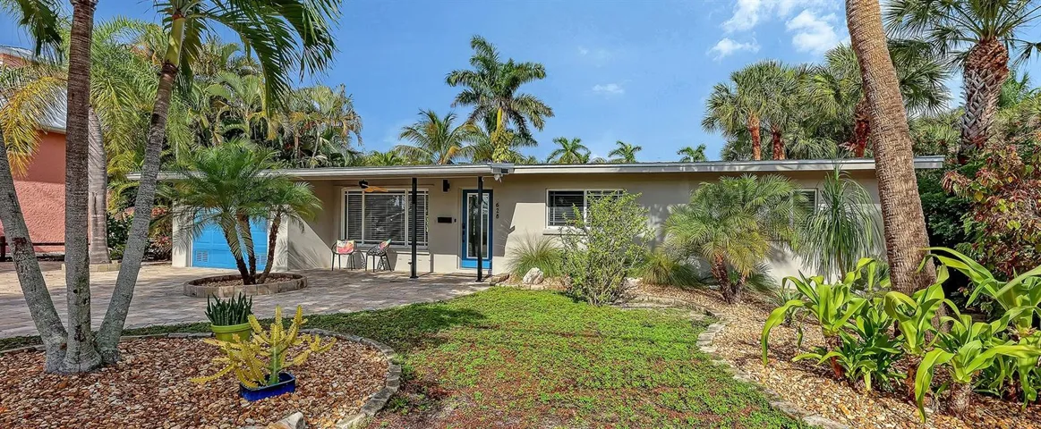WELCOME TO 628 W OLYMPIA AVE!
