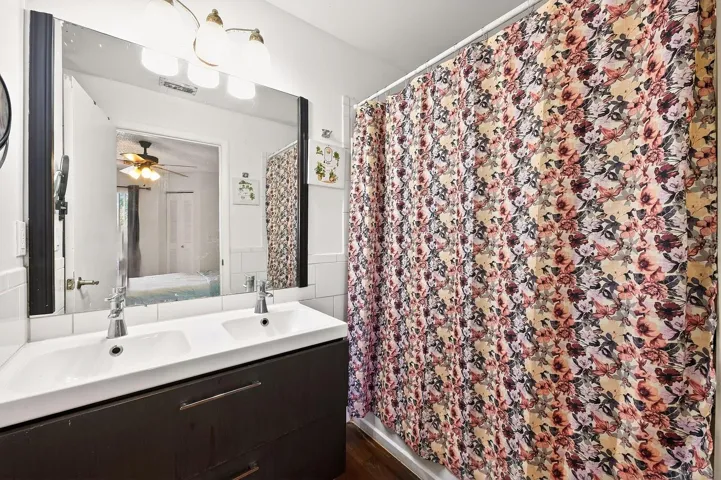 Full Bath.