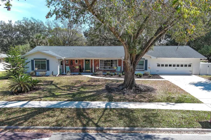 Wonderful inviting Traditional Exterior!!