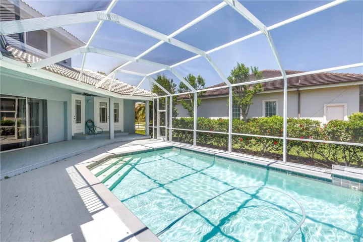Pool & outdoor area