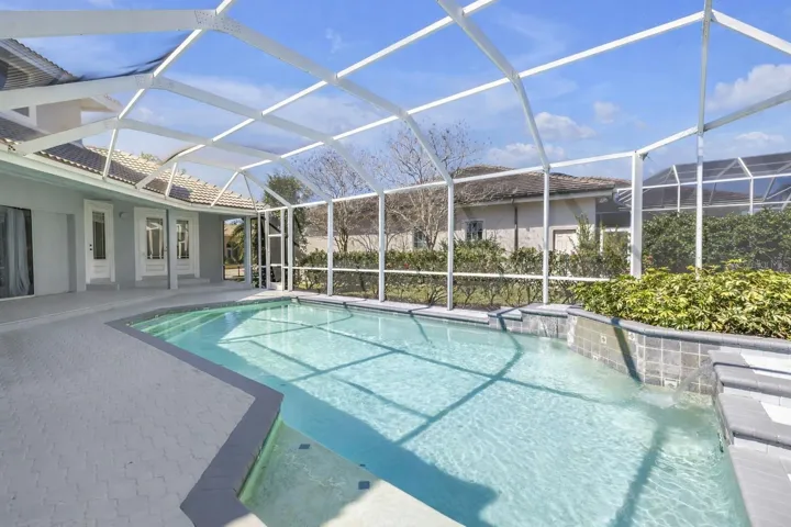Pool & outdoor area