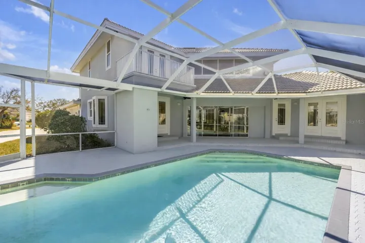 Pool & outdoor area