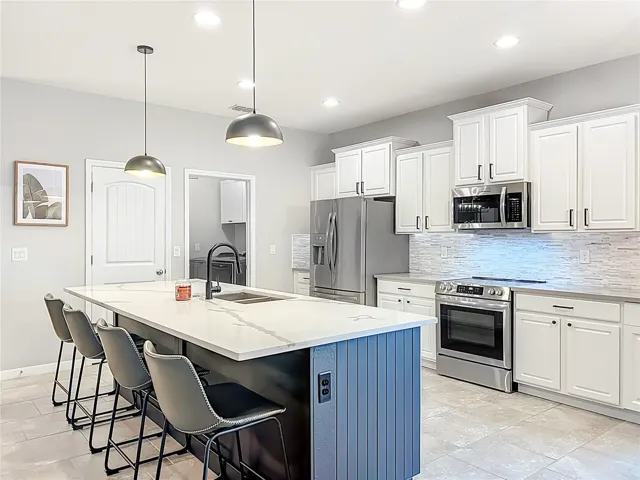 Upgraded gorgeous kitchen