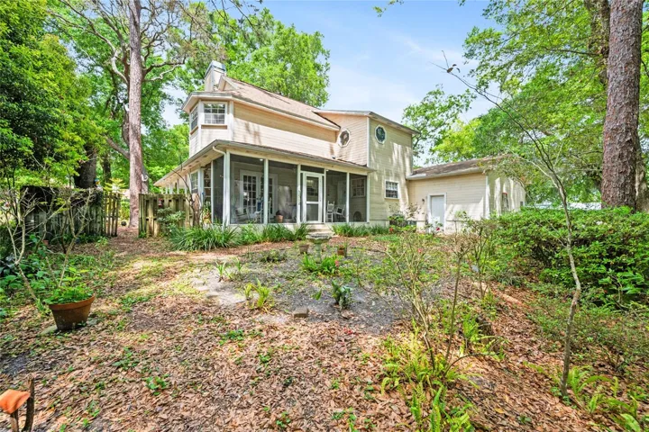 Private and fenced back yard