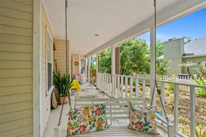 View to the right wrap around with side entry