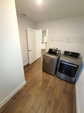 Full Size W/D  in Laundry Room