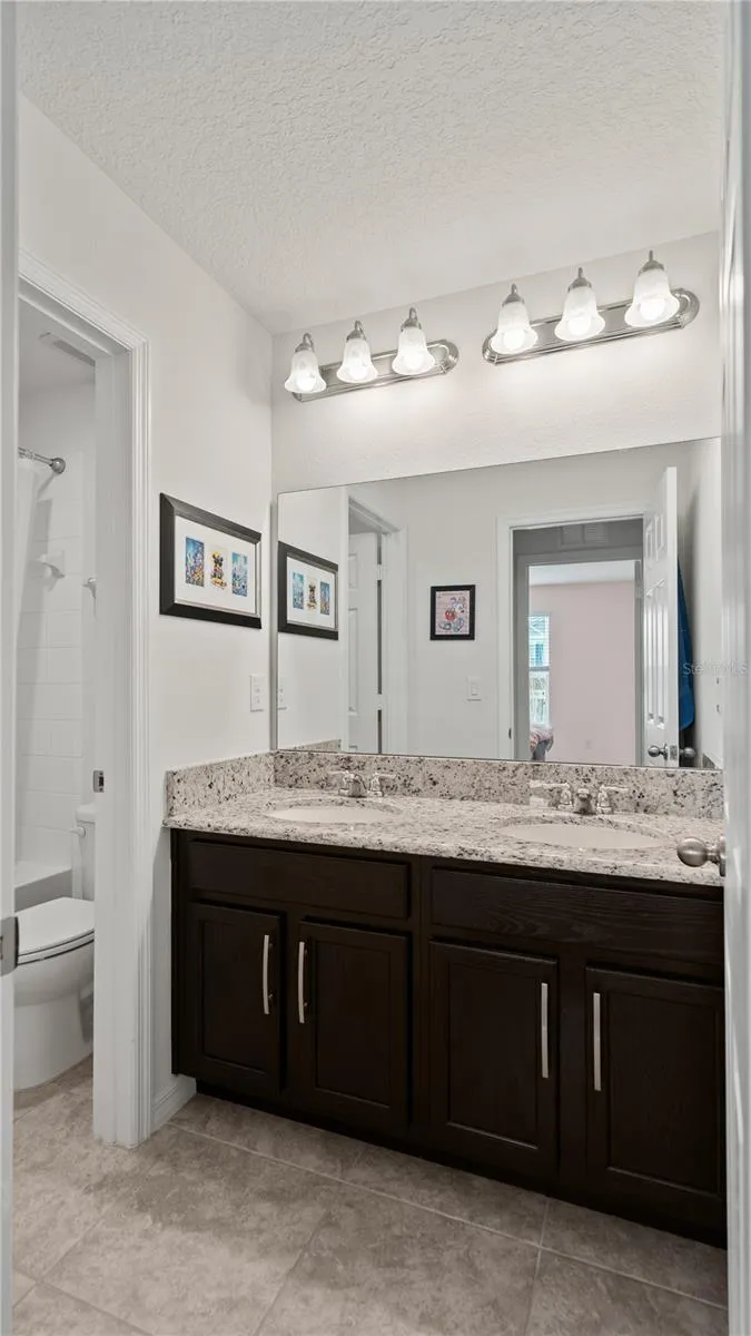 Dual sink in Bath 2
