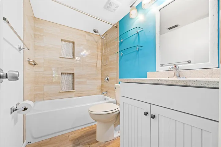 Guest/second bathroom