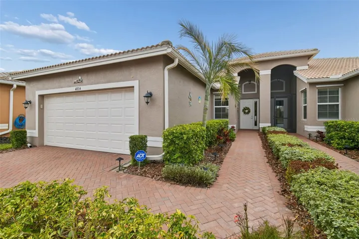 Stunning 2bdrm 2bath villa with water view!