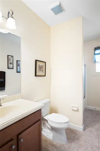 Ensuite bathroom layout