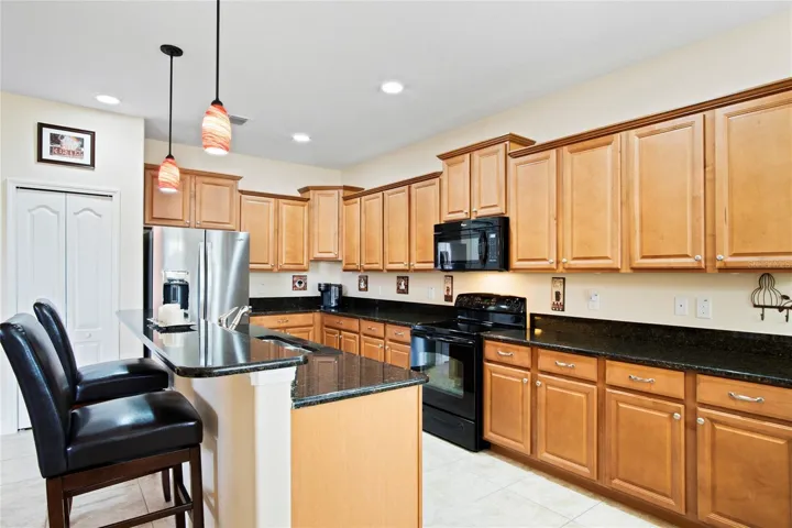 Kitchen with breakfast bar