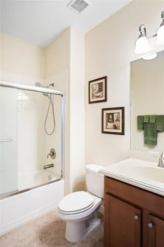 Guest bathroom.