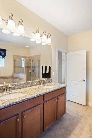 Double sinks in Primary Bath