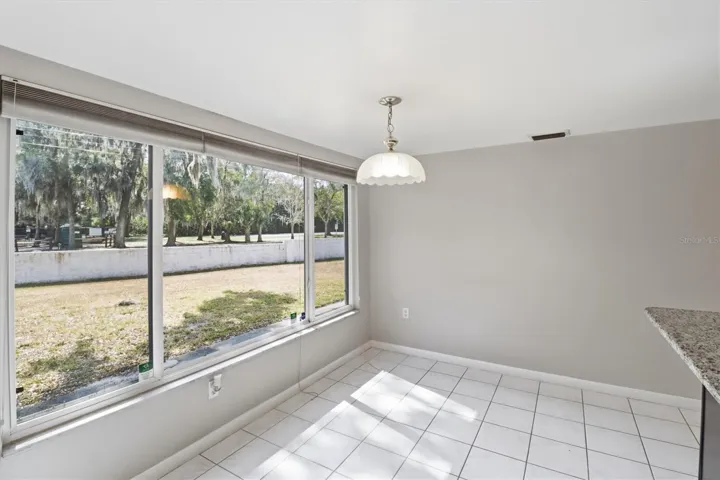 Eat-in kitchen